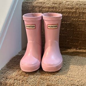 Toddler size 6 hunter shoes